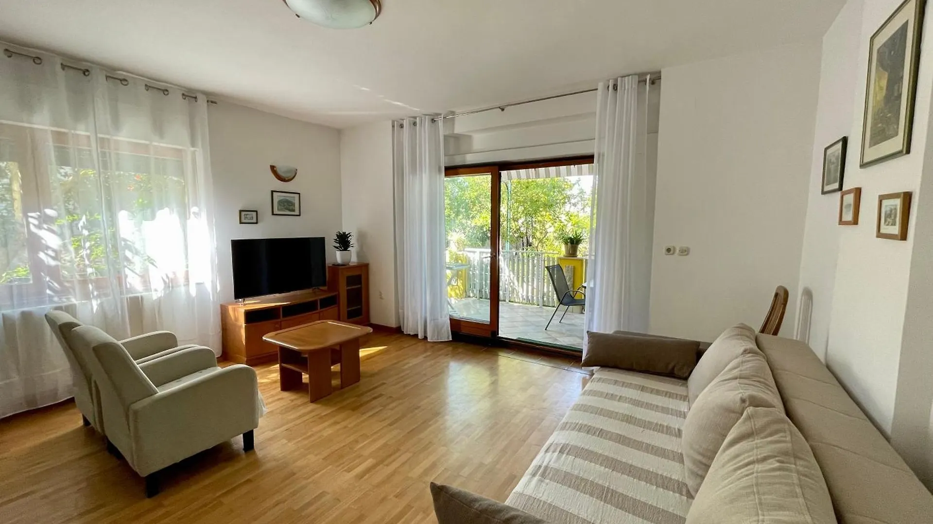 Apartments Villa Eden Preko 0*,  Croatia