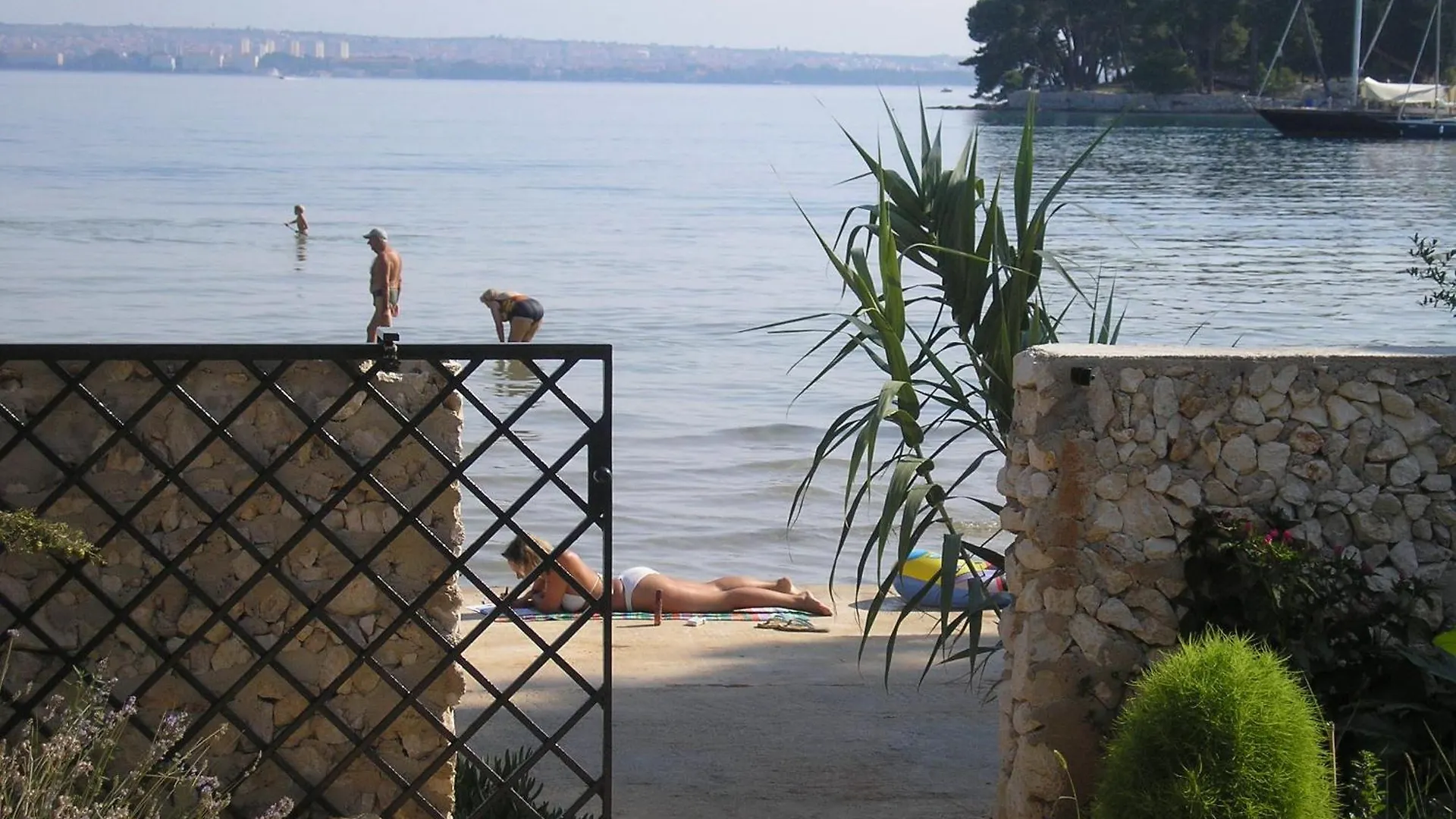Apartments Villa Eden Preko