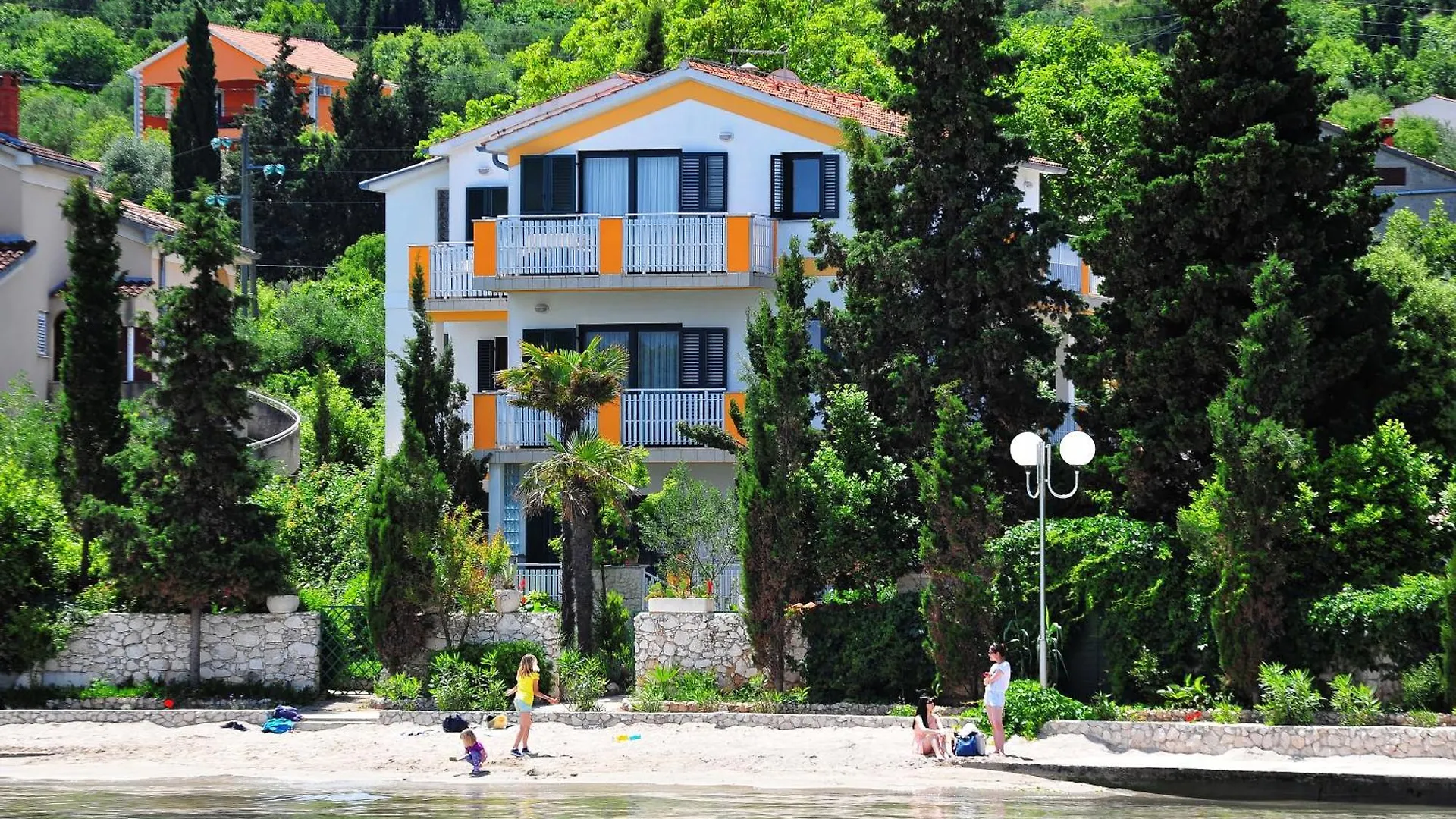 Apartments Villa Eden Preko