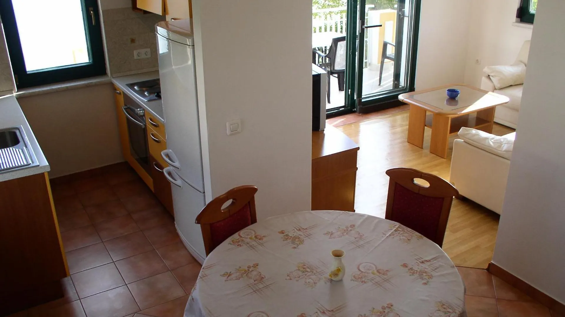 Apartments Villa Eden Preko