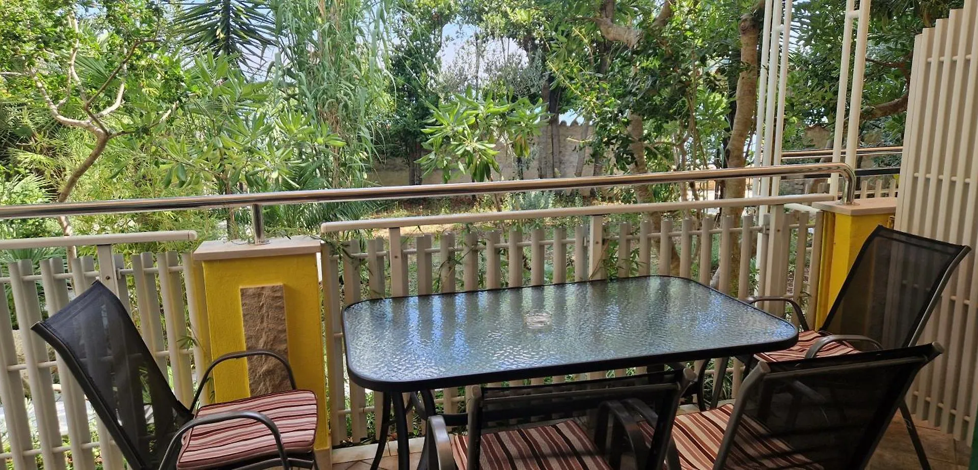 Apartments Villa Eden Preko