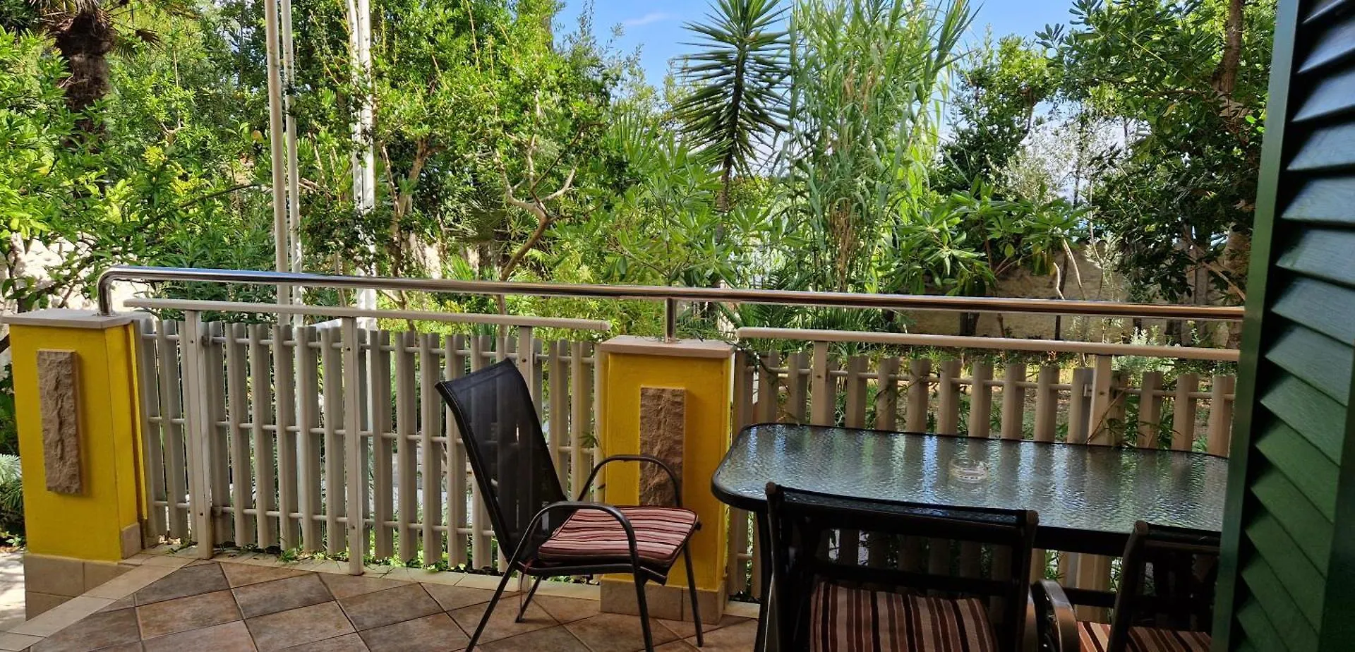 Apartments Villa Eden Preko